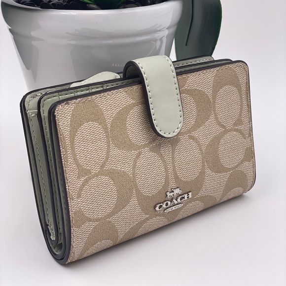 Coach Corner ZIP Wallet - Picture 3 of 13